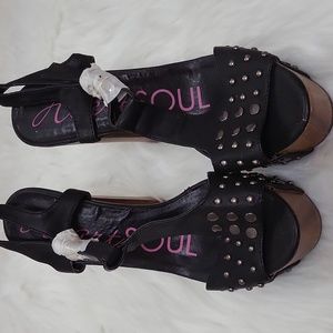Brand New HEART SOUL OPEN TOE PLATFORM STUDDED HEELS 6.5